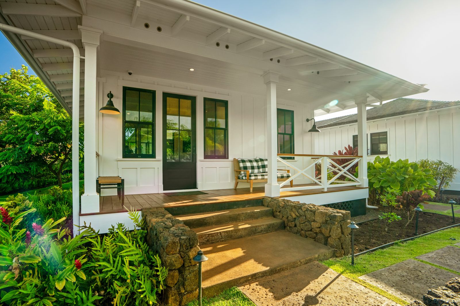 The separate Ohana Unit with its own porch and steps